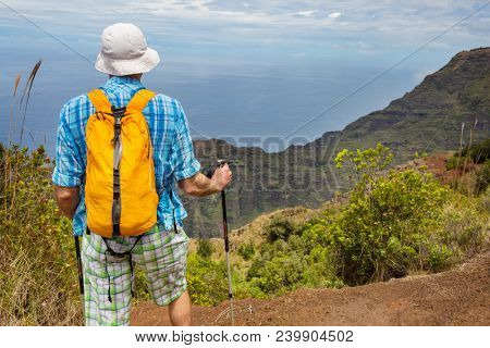 Hike in Na Pali coast in Kauai icland, Hawaii