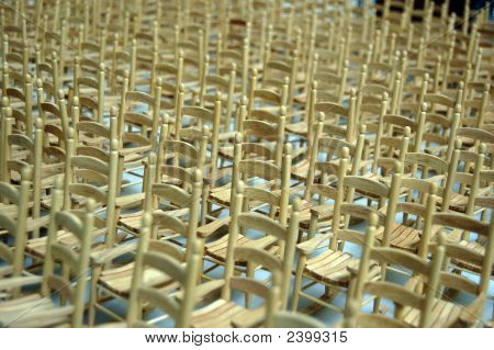 Mini chaises dos hautes en bois