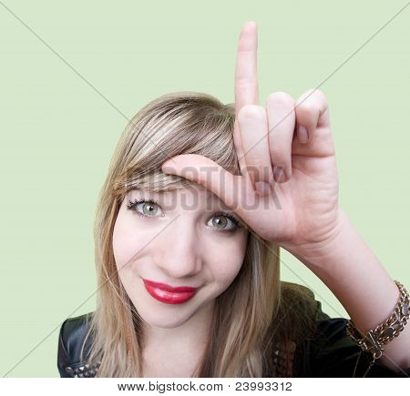 Signora fa segno perdente