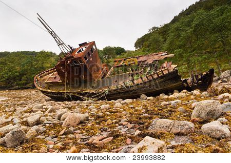 Barco de pesca en reposo