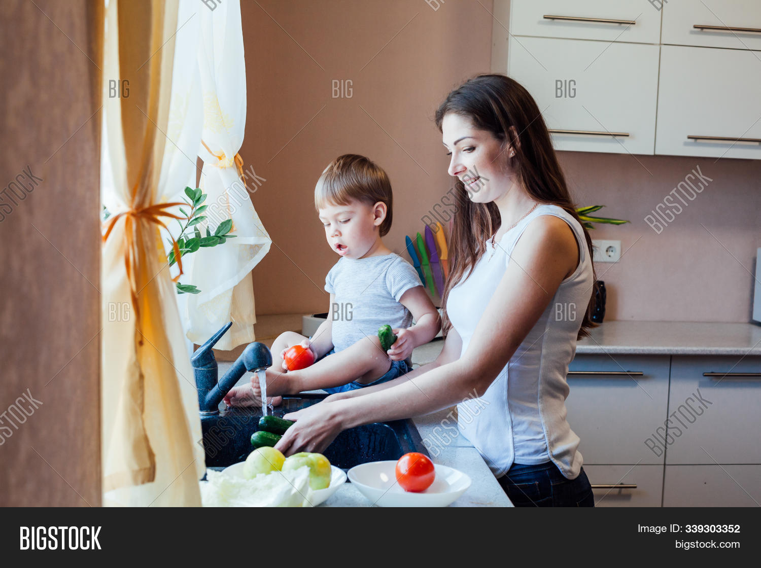 Download high-quality kitchen mom son wash fruits vegetables images