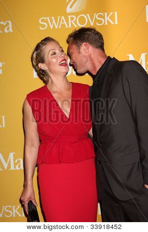 Los Angeles jun 12: Christina Applegate, Mann kommt bei der Women in Film Crystal und Lucy eine