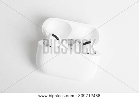 Vidalia, Georgia / Usa - December 14, 2019 - A Studio Product Shot Of The Apple Airpods Pro Buds Nes