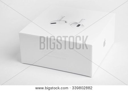 Vidalia, Georgia / Usa - December 14, 2019 - A Studio Product Shot Of White Packaging Box Of The App