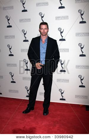 LOS ANGELES - JUN 14: Eric Martsolf přijíždí recepci ATAS Daytime Emmy Awards kandidáti v S
