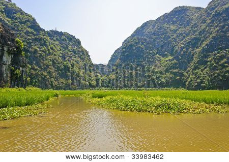 Montagne calcaree a Tam Coc
