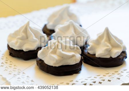 marshmallow sweet postre close up