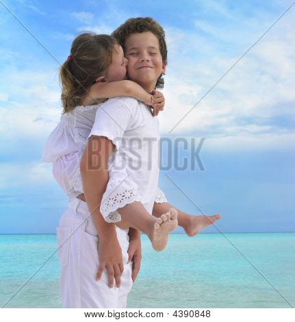 Deux enfants sur la plage