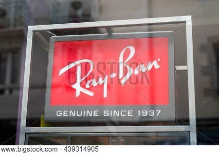 Bordeaux , Aquitaine France - 11 05 2021 : Ray-ban Sign Logo And Text Brand Front Of Facade Store Fa