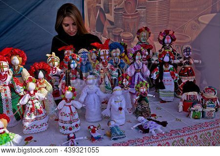 Kropyvnytskyi, Ukraine - September 29, 2021: An Open-air Traditional Craft Fair On A City Street. Fr