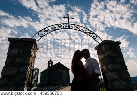 Kotor, Montenegro - 08.06.17: Newlyweds Hug In Front Of The Church Gate Of The Church Of Sveti Savva