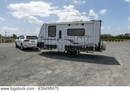 Proserpine, Queensland, Australia - November 2021: Car And Caravan Parked At Coffee Plantation To Ha