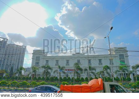 Kolkata, West Bengal, India - 20th July 2019 : Bartaman Bhaban, Written In Bengali Language, The Bui