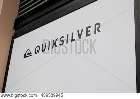 Bordeaux , Aquitaine France - 11 05 2021 : Quiksilver Sign Logo And Text Brand Front Of Facade Store