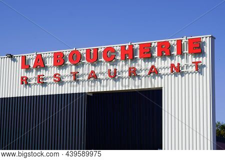 Bordeaux , Aquitaine France - 11 05 2021 : La Boucherie Restaurant Text Sign And Brand Logo Butchery