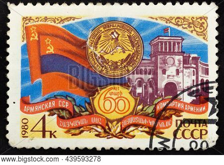 Ussr - Circa 1980: Postage Stamp 'coat Of Arms And Flag Of The Armenian Ssr' Printed In Ussr. Series