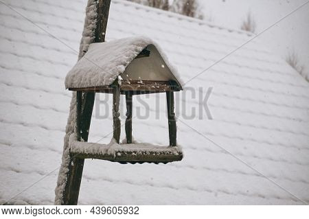 Winter, A Bird Feeder Is Screwed On A Pole. Winter Weather, Around White And Fluffy Snow. Soft Selec