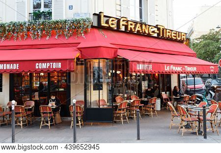 Paris, France- November 06 , 2021 : The Traditional Parisian Resaurant Le Franc Tireur . It Located 