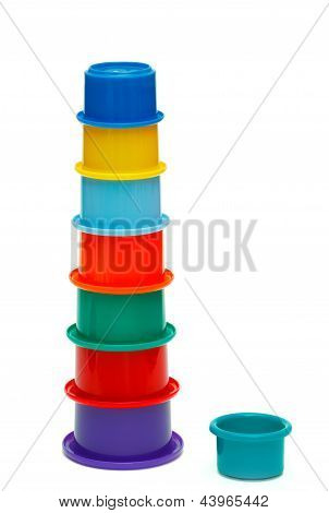 a cups többszínű torony