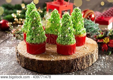 Christmas Tree Cupcakes