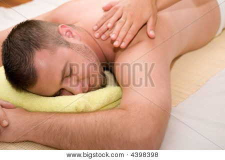 Homem na massagem