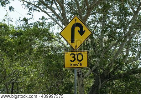 Roadside Side 30 Kilometers Per Hour Due To Bend In Road Ahead
