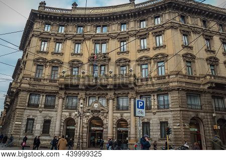 Milan, Italy - December, 2015: The Palazzo Del Credito Italiano, Or Palazzo Unicredit, Is A Historic