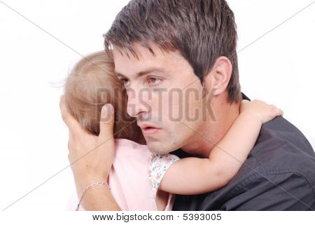 Genç Baba Huging onun bebek olduğunu