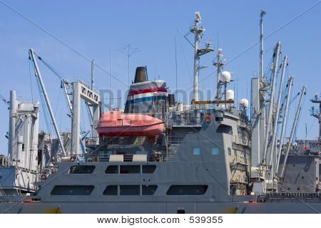 Rettungsboot im Lieferumfang