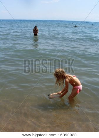 Petite fille et la mer