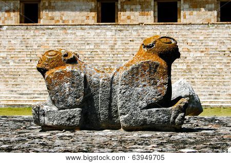 Sculpture maya