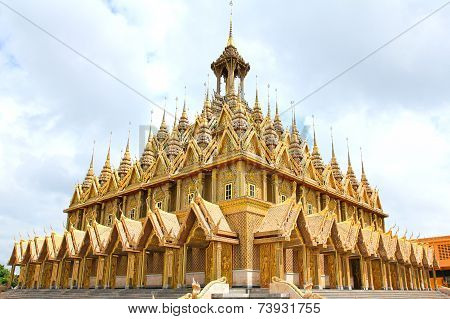 Golden Pagoda At Wat Tha Sung Temple In Uthai Thani, Thailand.
