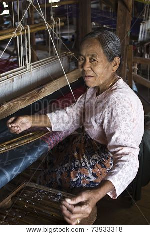 Myanmar Hand-loom Woman