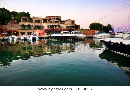 Barvy v noci - Marina Di Portisco, Sardinie