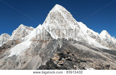 View Of Mount Pumo Ri And Kala Patthar - Way To Everest View Of Mount Pumo Ri And Kala Patthar