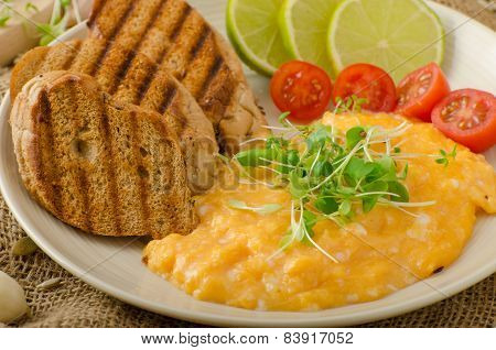 Scrambled Eggs, Creamy And Fluffy