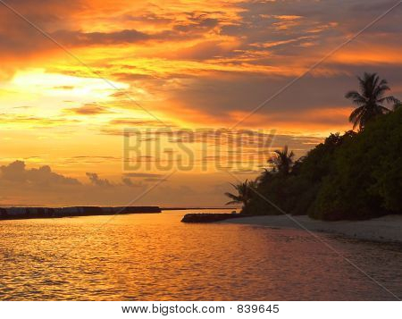 Huikea Malediivit sunset