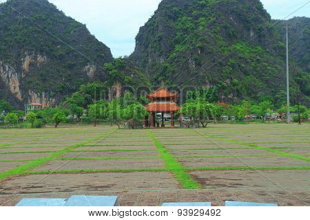 Dinh & Le Dynasty Temples