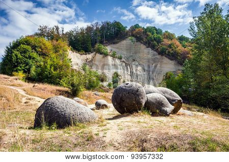 The Trovants Of Costesti - The Living And Growing Stones Of Romania