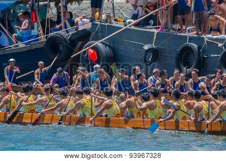 ABERDEEN,HONGKONG,JUNE 20 2015: Boats racing in the Love River for the Dragon Boat Festival