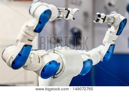 Dual-Arm Robot, color image, horizontal image, selective focus