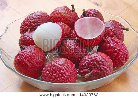 Litchi frugt frisk hele bunke flåede og pillede