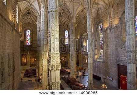 Portugali. Lissabonin. Sisätilojen kirkko Jeronimos Monastery