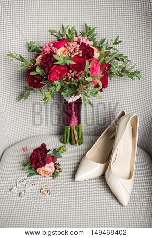 wedding details of a ring shoe bouquet