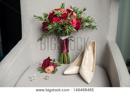 wedding details of a ring shoe bouquet
