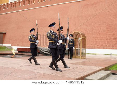 Moscow Russia -September 082016: Karaul is moving to the post at the Eternal Flame at the Tomb of the Unknown Soldier