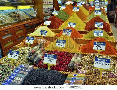 เครื่องเทศและร้านชาในตลาดเครื่องเทศอียิปต์