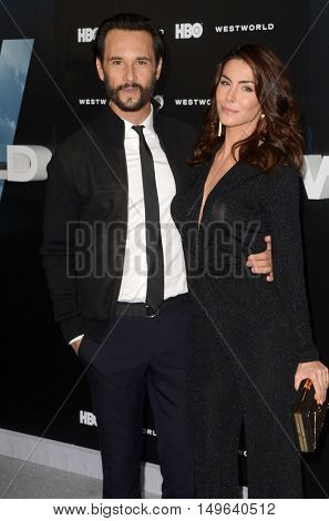 LOS ANGELES - SEP 28:  Rodrigo Santoro, Melanie Fronckowiak at the HBO's 