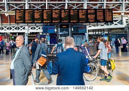 LONDON - SEPTEMBER 08: This is a crowded waiting area by the main entrance of Paddington station where people come to check the departure time of trains on September 8th 2016 in London