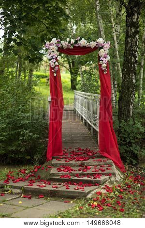 wedding decor flower arch of red color
